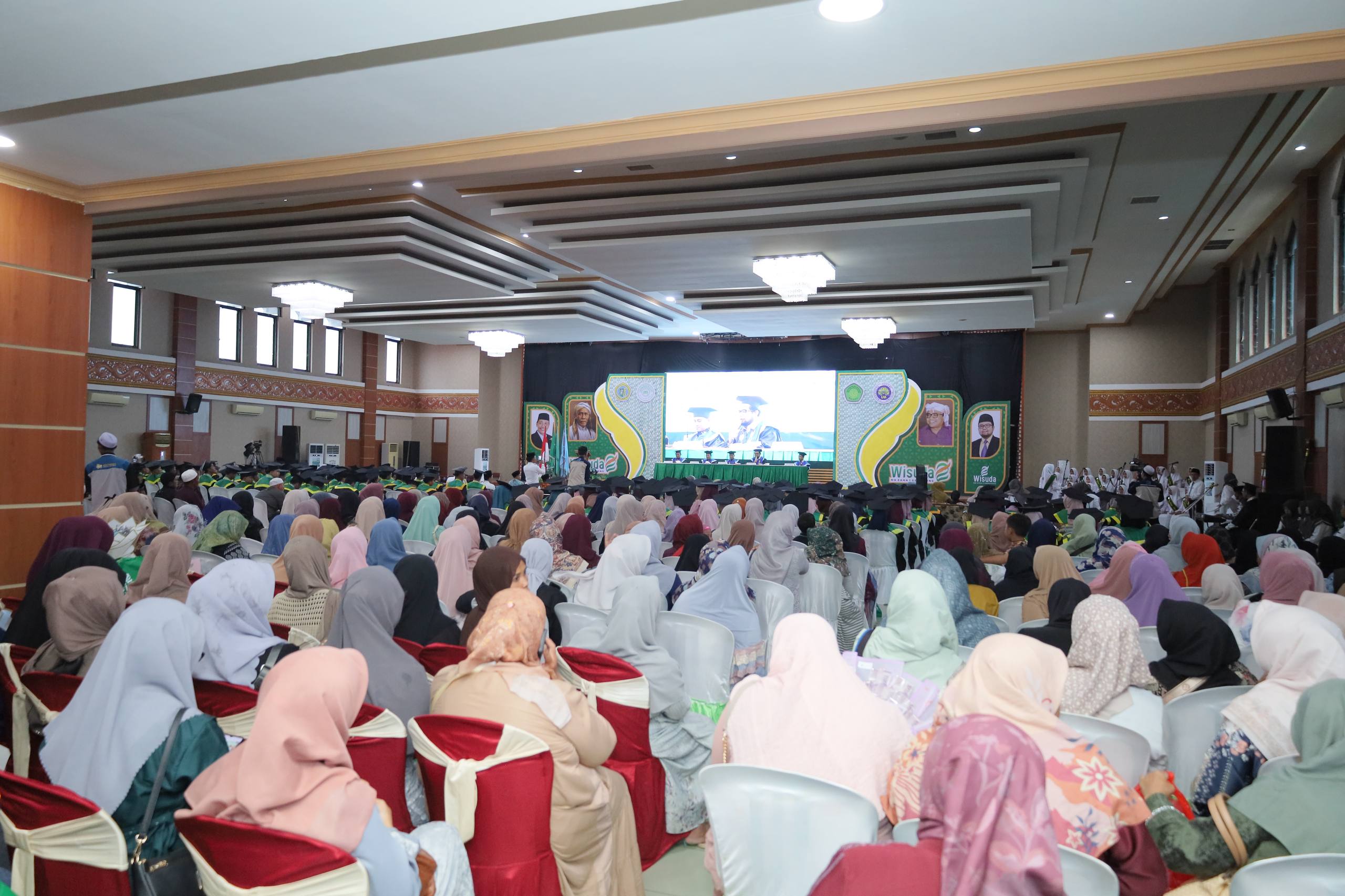 Khidmat dan Penuh Haru, MA Zainul Hasan 1 Genggong Gelar Wisuda ke-12 di GIC Kraksaan